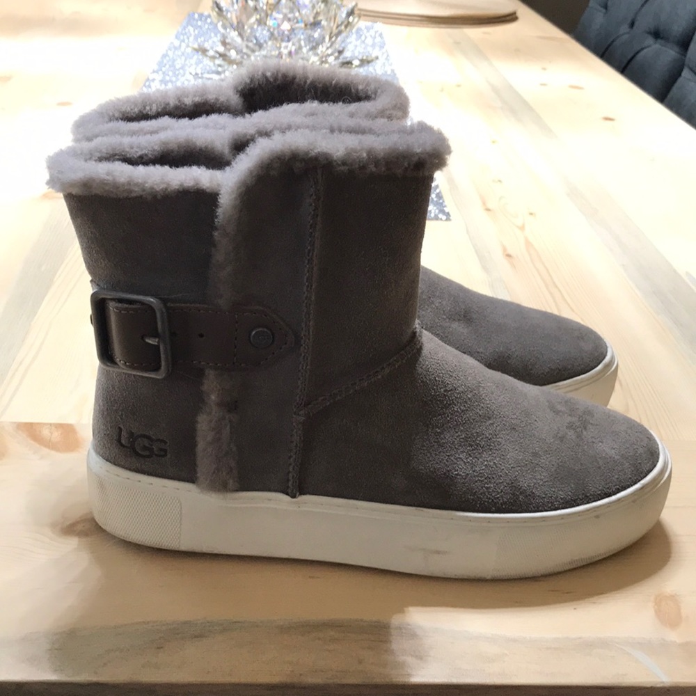 UGG women’s boots size 7